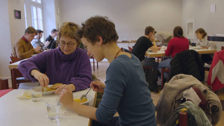 Ein Tisch für alle - Café Bohne