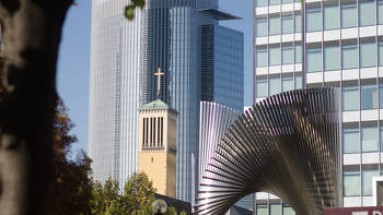 Foto: FUNDUS_Hans Genthe Gott in der Kirche